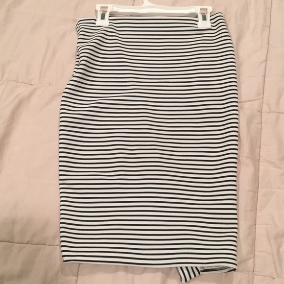 Zara striped asymmetrical skirt - Picture 3 of 3